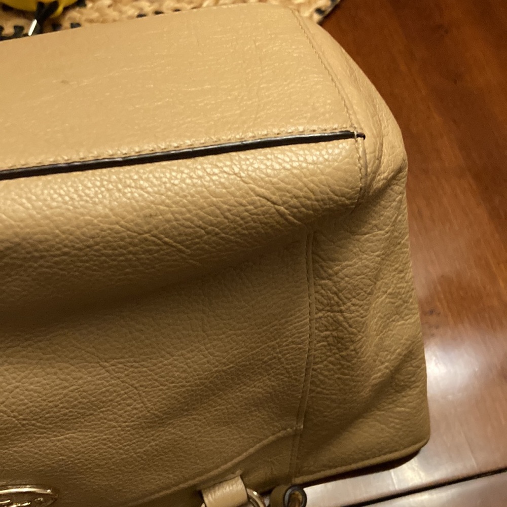 COACH CROSSBODY/SATCHEL. LIGHT TAN. BEIGE INTERIOR. Little ink marks/pocket. EUC - Picture 14 of 16